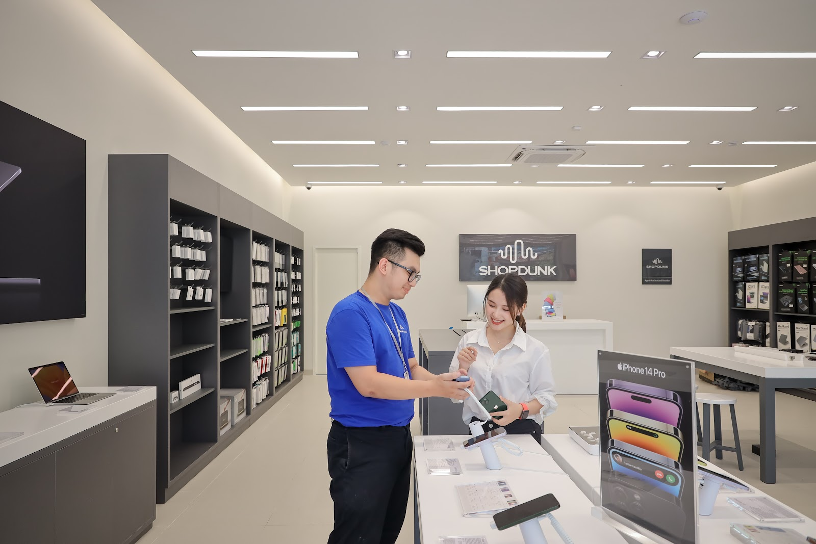 Với những ưu đãi hấp dẫn trên, việc sở hữu iPhone 15 Pro Max với công nghệ tiên tiến bậc nhất trở nên dễ dàng hơn bao giờ hết cho người tiêu dùng